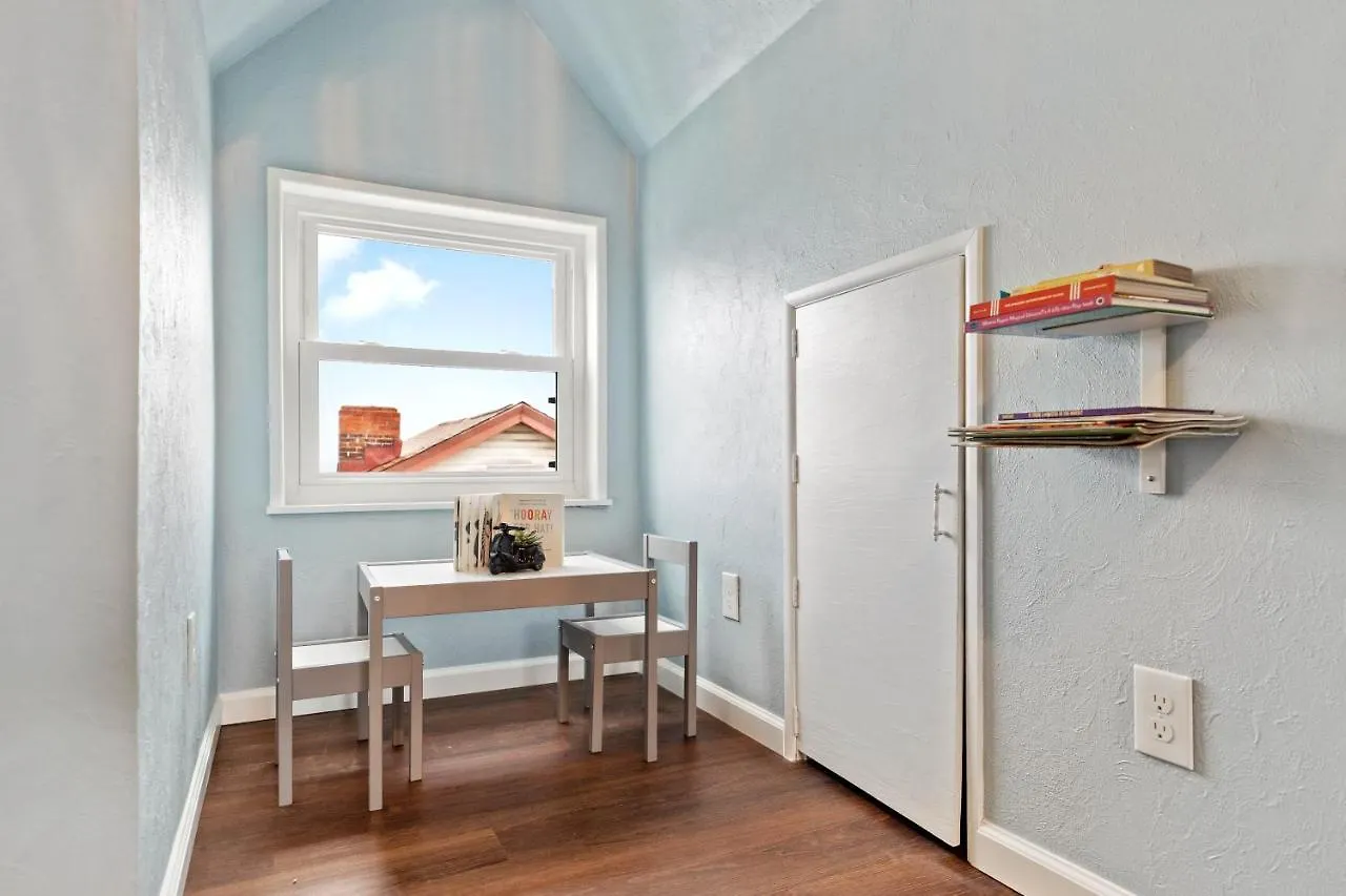 Stay Golden 1: Chic Modern-Victorian City View بيتسبرغ 0*,  الولايات المتحدة الأمريكية